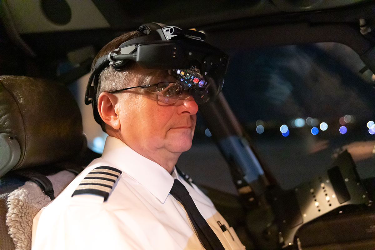 AerSale Gives 737NG Pilots a Wearable Enhanced Vision System Aftermarket Option